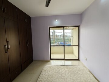 Room in 2 BHK Apartment at Jasmine Tower, Vasant Vihar – for Rent