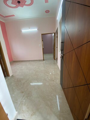 Room in 2 BHK Apartment at Turner Road – for Rent