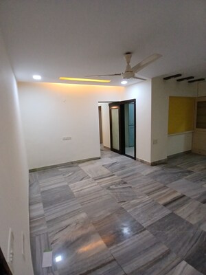 Furnished Amenities in 2 BHK Apartment at Goregaon East – for Rent