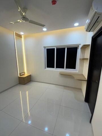 Room in 3 BHK Apartment at Rajapushpa Provincia, Narsingi – for Rent