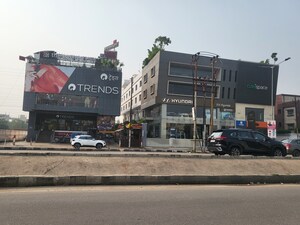  Showroom For Rent in Jankipuram