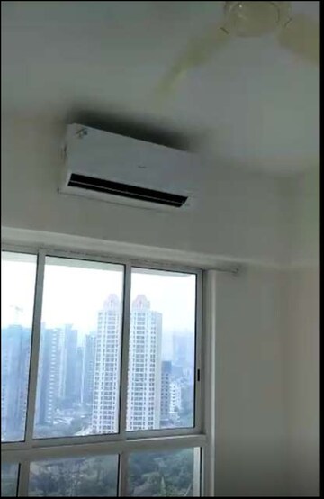 Room in 2 BHK Apartment at Lodha Amara, Kolshet Road – for Rent