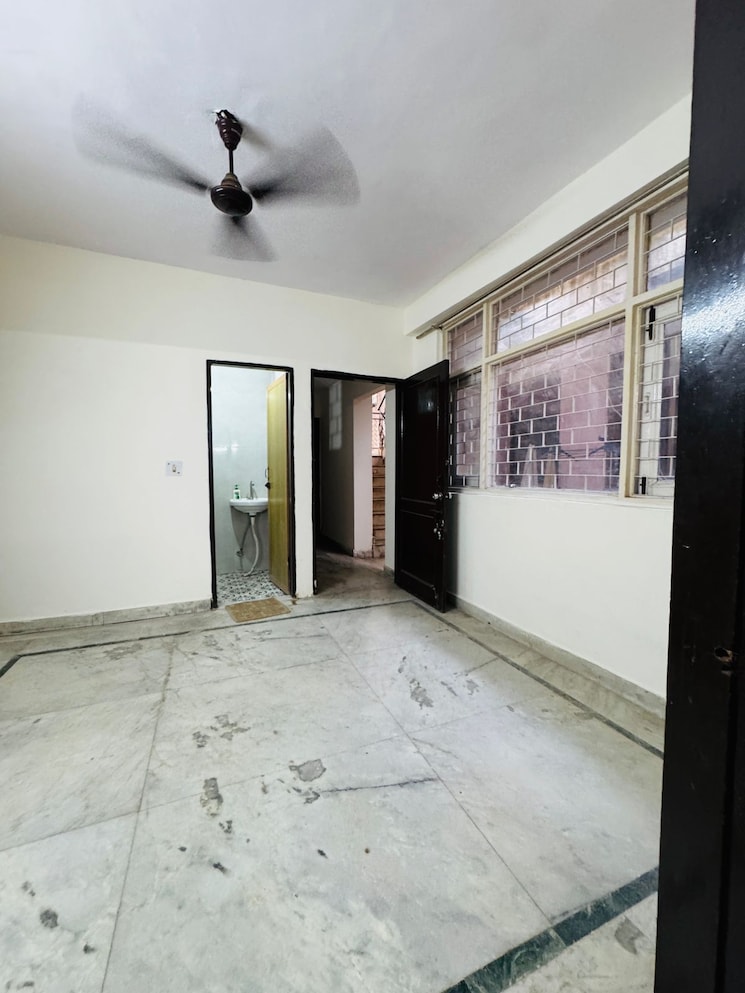 Room, neb sarai 1 Bedroom 450 Sq.Ft. Builder Floor In Neb Sarai Delhi 9384526