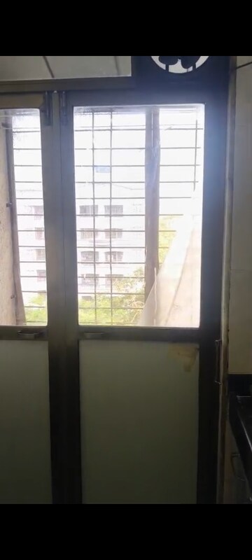 Room in 3 BHK Apartment at Air View Apartment, Vile Parle East – for Rent