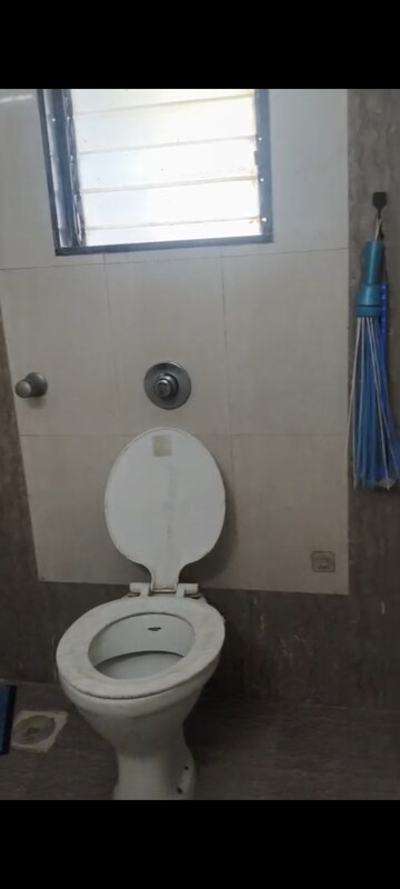 Bathroom in 3 BHK Apartment at Air View Apartment, Vile Parle East – for Rent