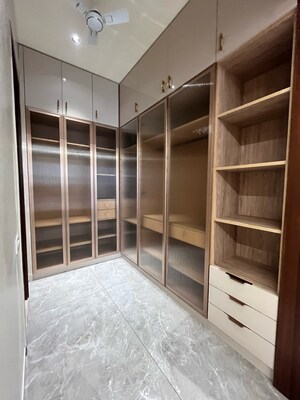 Room in 5 BHK Villa at Sushant Lok 3, Sector 57 – for Rent