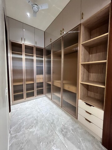 Room in 5 BHK Villa at Sushant Lok 3, Sector 57 – for Rent