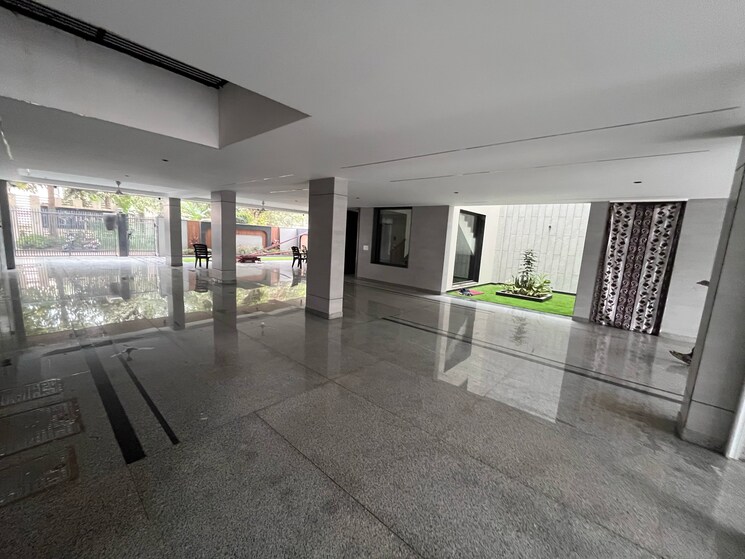  Parking, sushant-lok-3 5 Bedroom 432 Sq.Yd. Villa In Sector 57 Gurgaon 9384581