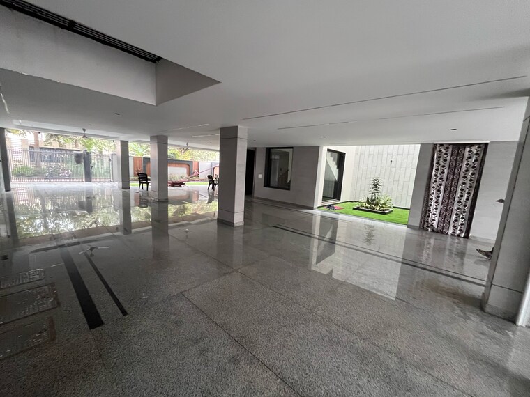  Parking, sushant-lok-3 5 Bedroom 432 Sq.Yd. Villa In Sector 57 Gurgaon 9384581