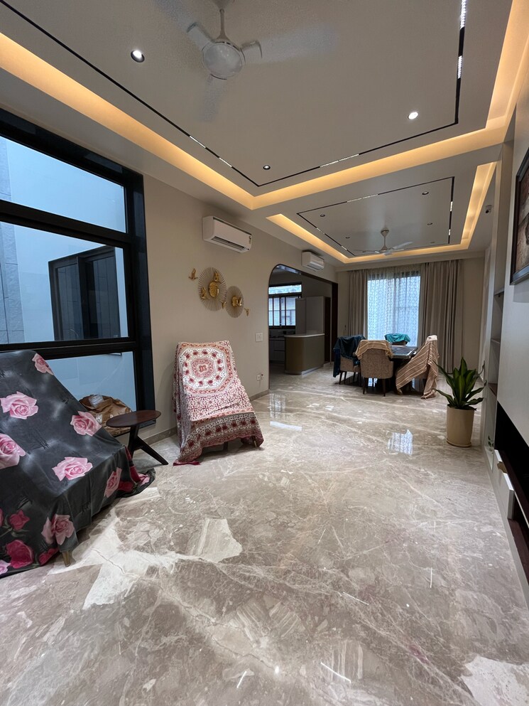  Parking, sushant-lok-3 5 Bedroom 432 Sq.Yd. Villa In Sector 57 Gurgaon 9384581