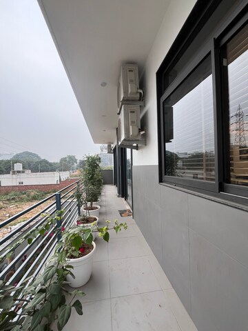 Balcony in 5 BHK Villa at Sushant Lok 3, Sector 57 – for Rent