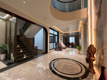 Parking in 5 BHK Villa at Sushant Lok 3, Sector 57 – for Rent