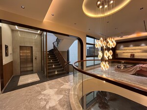 Living Room in 5 BHK Villa at Sushant Lok 3, Sector 57 – for Rent