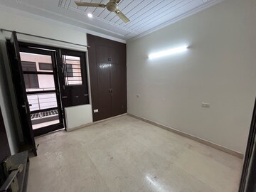 Room in 3 BHK Builder Floor at Sector 45 – for Rent