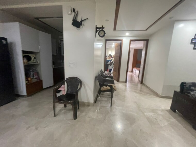  Parking, janakpuri 3 Bedroom 1818 Sq.Ft. Builder Floor In Janakpuri Delhi 9384612