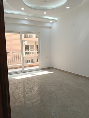 Room in 3 BHK Apartment at Uninav Utopia, Morti – for Rent