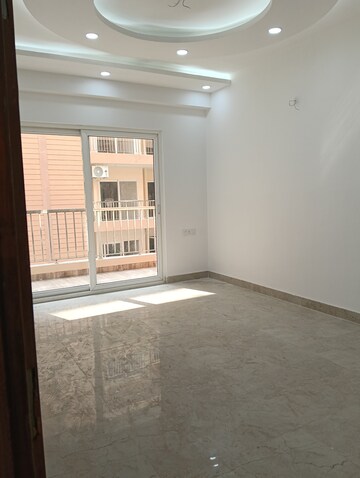 Room in 3 BHK Apartment at Uninav Utopia, Morti – for Sale