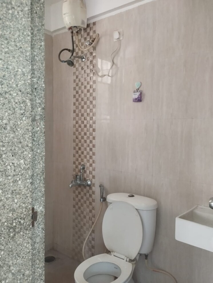 Bathroom, kumar-urban-kul-ecoloch 2 Bedroom 1050 Sq.Ft. Apartment In Mahalunge Pune 9384695