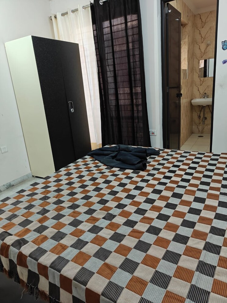 Bedroom, sector 56 2 Bedroom 180 Sq.Yd. Builder Floor In Sector 56 Gurgaon 9384708