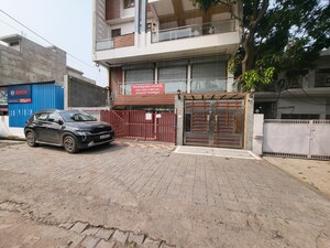  Showroom For Rent in Vikas Nagar