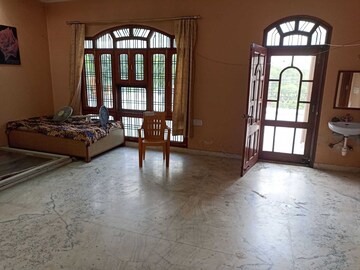 Room in 2 BHK Independent House at Gomti Nagar – for Rent