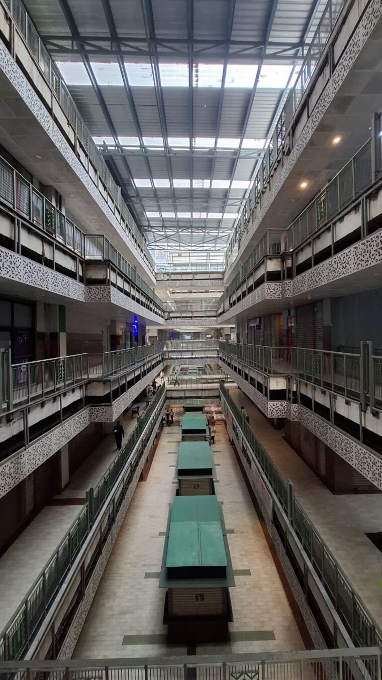 Balcony, gaur-city-center Commercial Office Space 500 Sq.Ft. In Sector 4 Greater Noida Greater Noida 9384956