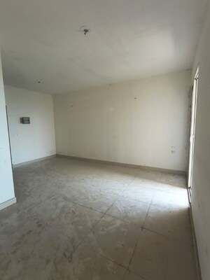 Room in 2 BHK Apartment at Signature The Millennia 3, Sector 37d – for Rent