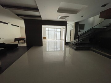 Room in 3 BHK Villa at Sushant Lok I – for Sale