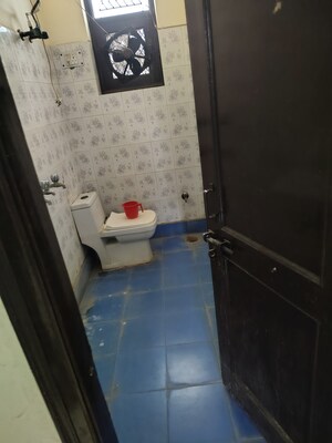 Attached Bathroom in 1.5 BHK Independent House at Sector 55 – for Rent