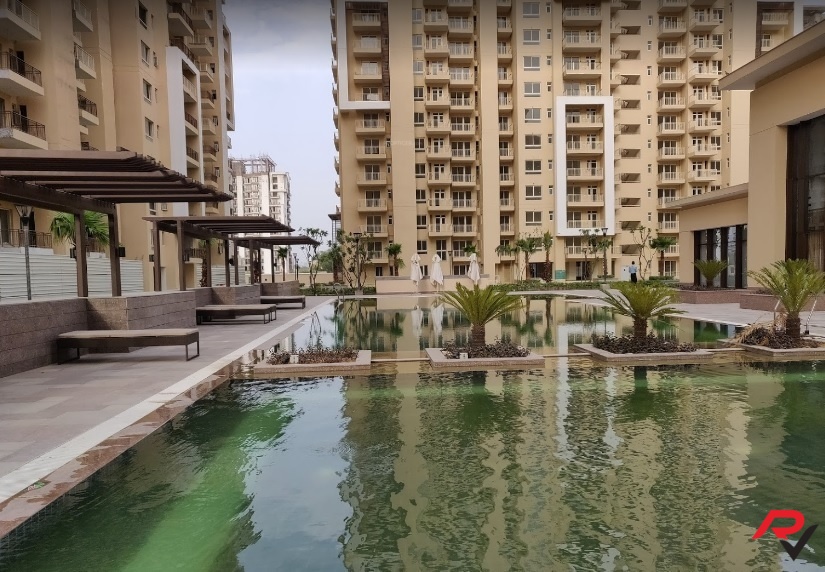 3 BHK + Servant Room Apartment For Sale in Emaar Palm Gardens