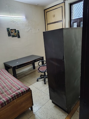 Room in 1.5 BHK Independent House at Sector 55 – for Rent
