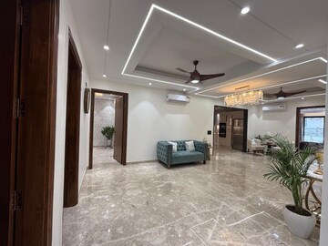 Parking in 4 BHK Builder Floor at Ireo City Plots, Sector 60 – for Sale