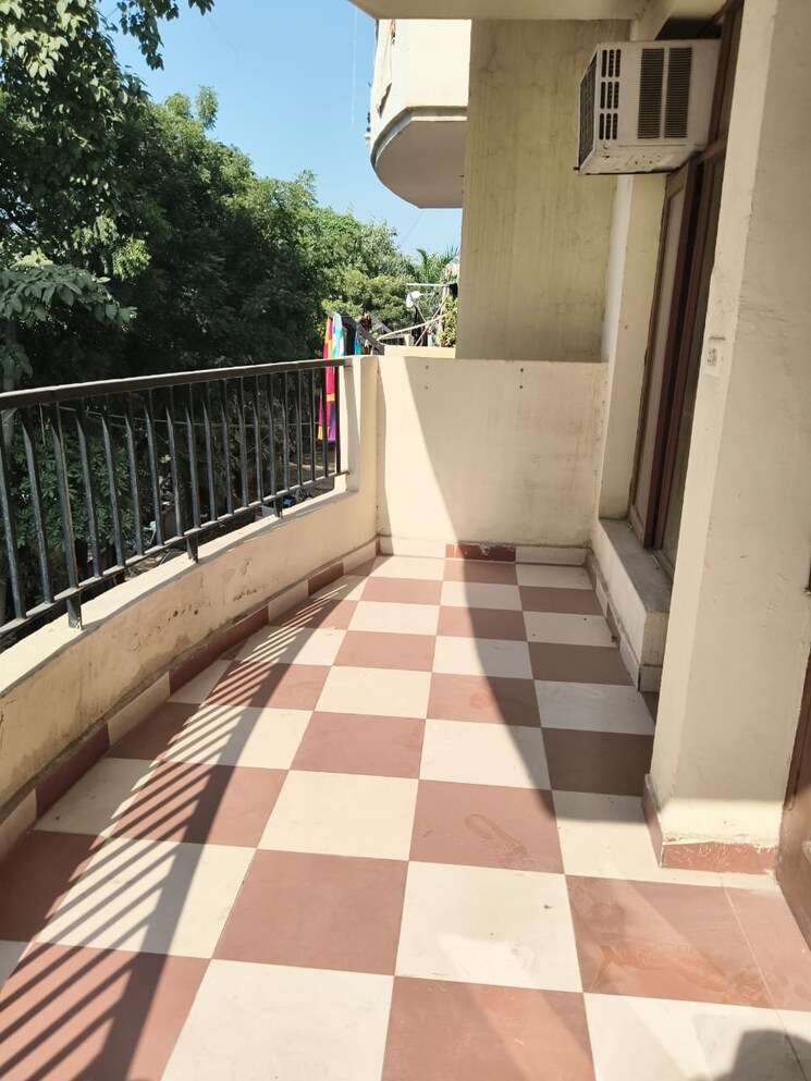 Balcony, vip road 2 Bedroom 1250 Sq.Ft. Apartment In Vip Road Zirakpur 9385132