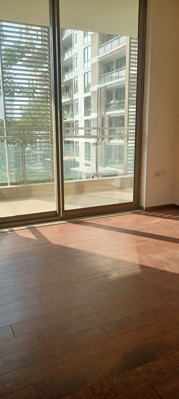 Room in 3.5 BHK Apartment at Ireo Skyon, Sector 60 – for Sale