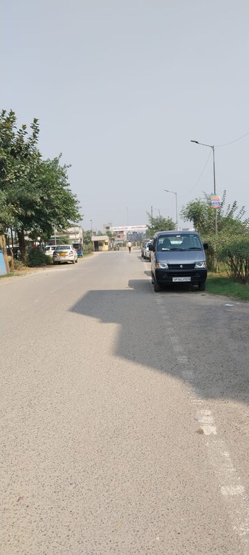 Parking in 1.5 BHK Apartment at Sector 10 Greater Noida – for Sale