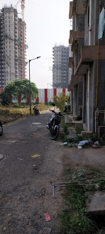 Parking in 1.5 BHK Apartment at Sector 10 Greater Noida – for Sale