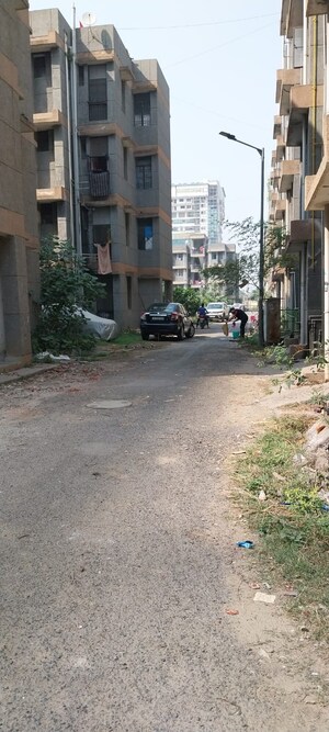 Parking in 1.5 BHK Apartment at Sector 10 Greater Noida – for Sale