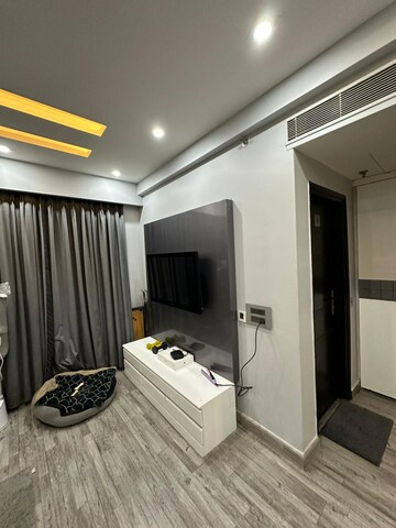 Room in 4 BHK Apartment at Vatika City, Sector 49 – for Rent