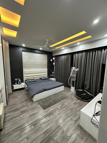 Bedroom in 4 BHK Apartment at Vatika City, Sector 49 – for Rent