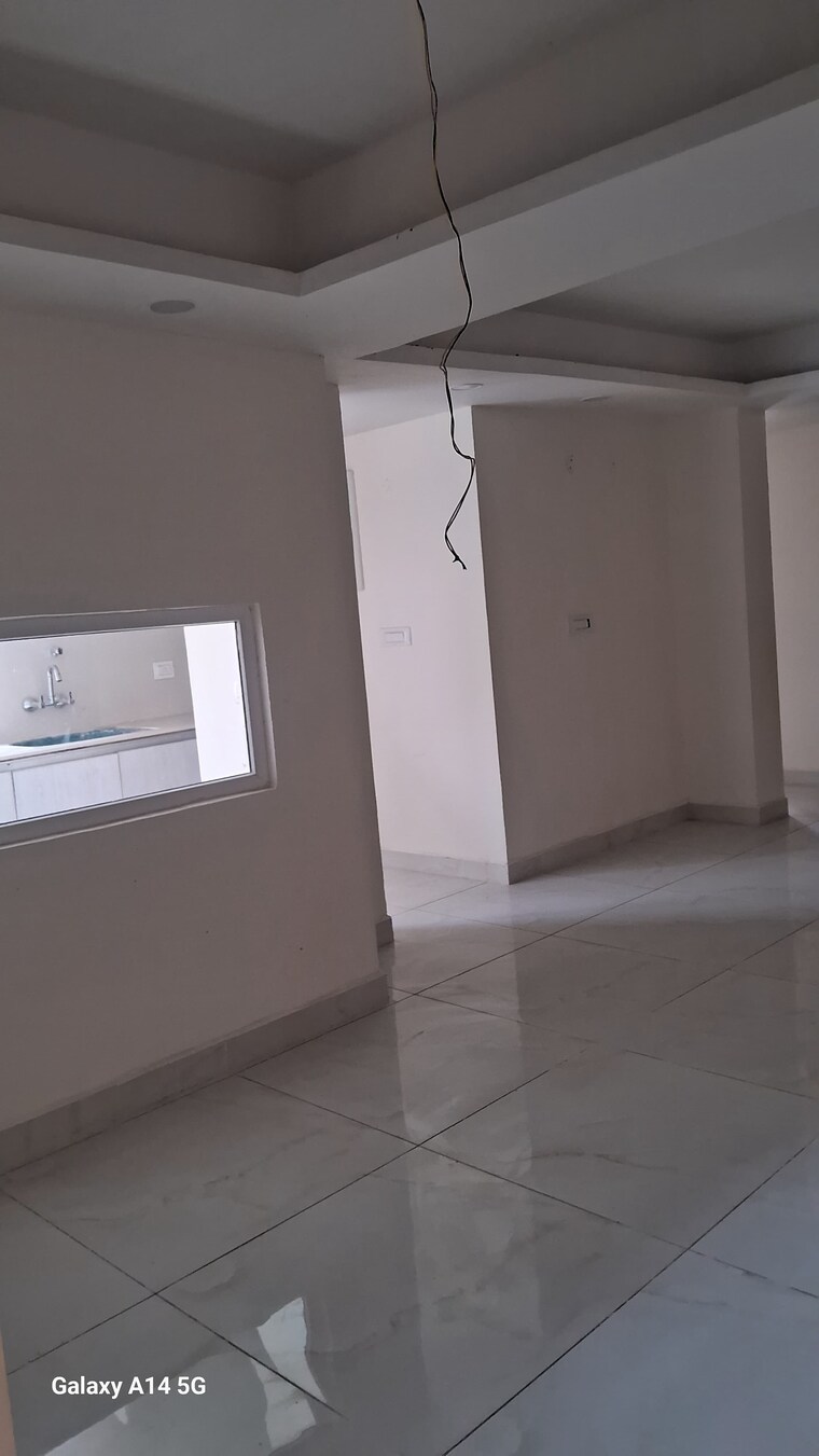 Room, vip road 3 Bedroom 1450 Sq.Ft. Apartment In Vip Road Zirakpur 9385229