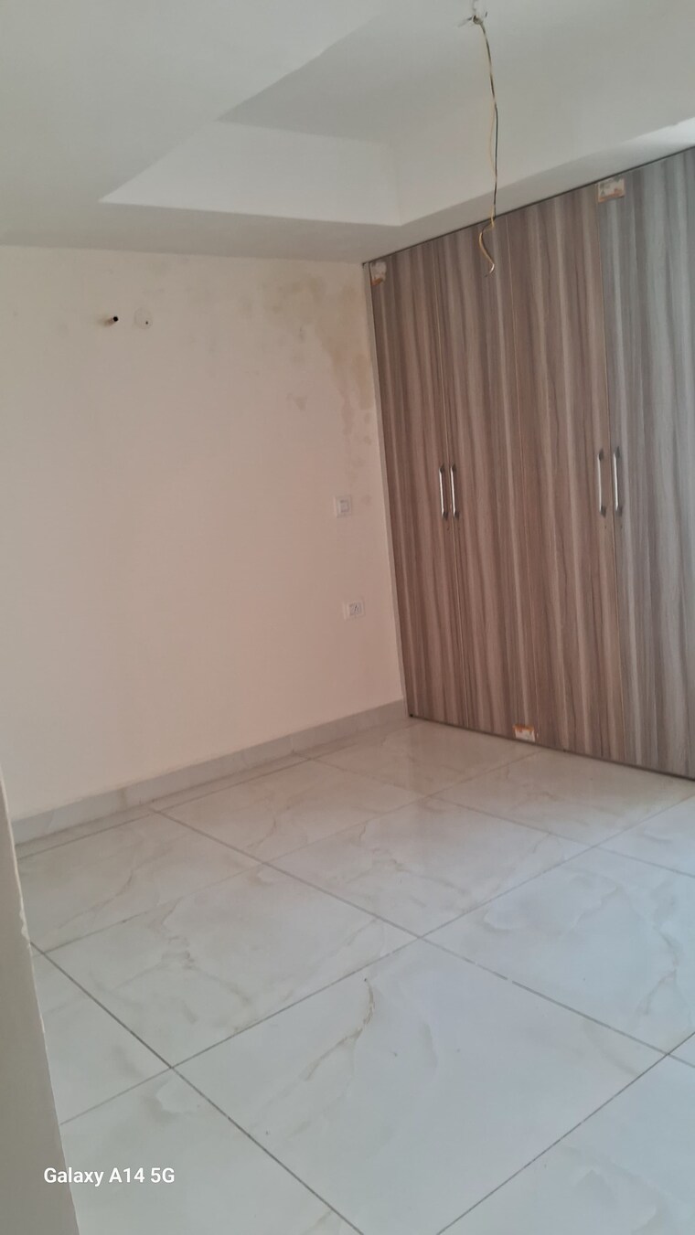 Room, vip road 3 Bedroom 1450 Sq.Ft. Apartment In Vip Road Zirakpur 9385229