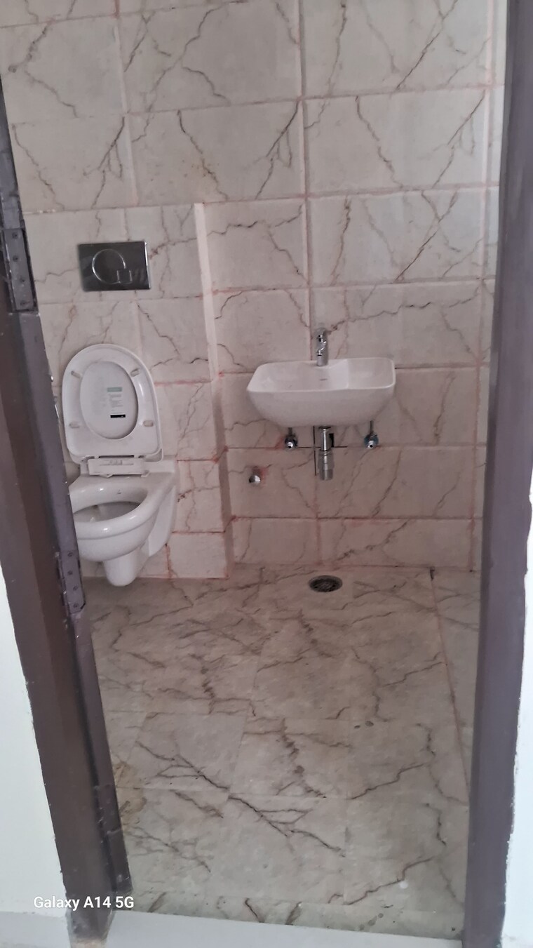 Bathroom, vip road 3 Bedroom 1450 Sq.Ft. Apartment In Vip Road Zirakpur 9385229