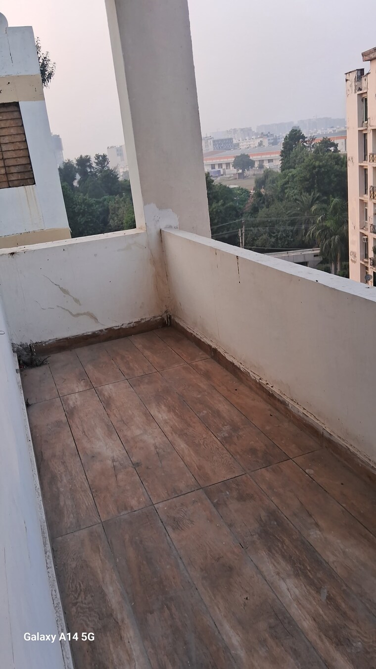 Balcony, vip road 3 Bedroom 1450 Sq.Ft. Apartment In Vip Road Zirakpur 9385229