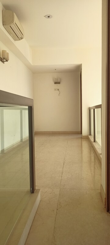 Room in 3.5 BHK Apartment at M3M Golf Estate, Sector 65 – for Sale