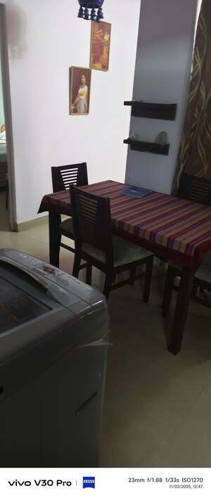 Room in 2 BHK Apartment at Soochana Apartment, Vasundhara Enclave – for Rent