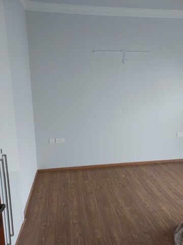 Room in 3 BHK Builder Floor at Central Park 3 Flower Valley, Sohna Sector 33 – for Rent