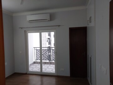 Room in 3 BHK Builder Floor at Central Park 3 Flower Valley, Sohna Sector 33 – for Rent
