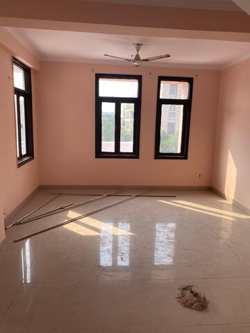 Room in 6 BHK Villa at Sigma Iv Greater Noida – for Rent