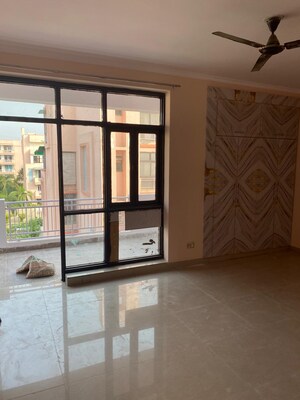 Room in 6 BHK Villa at Sigma Iv Greater Noida – for Rent