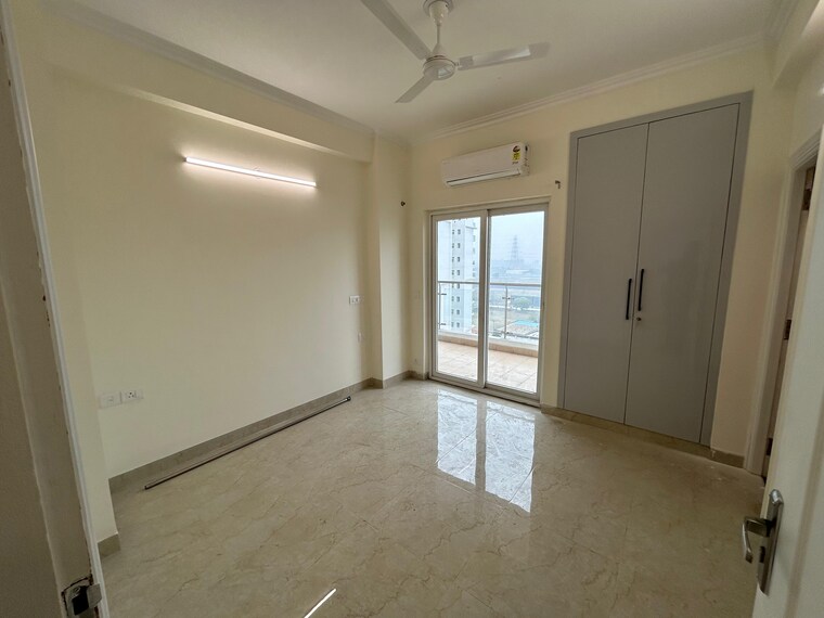 Room, shree-vardhman-victoria 3 Bedroom 1950 Sq.Ft. Apartment In Sector 70 Gurgaon 9385311